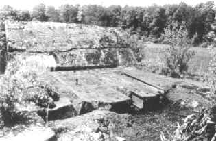Teilansicht der ehemaligen 38-cm-Geschtzstellung nahe der Sorel-Ferme, 1982