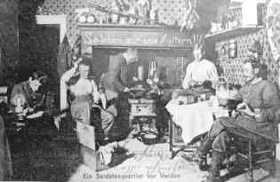 Fern der Kriegsrealit�t. Deutsche Feldpostkarte: Ein Soldatenquartier vor Verdun, 1916