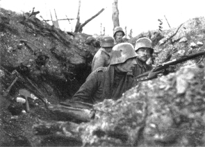 Deutsche Infanterie mit Gewehr 98 bei Verdun, 1916