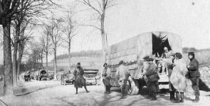 Franzsische Infanteristen auf dem Weg  zur Verdun-Front, 1916