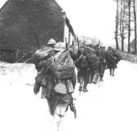 Franzsische Soldaten im noch unzerstrten Fleury, 1916
