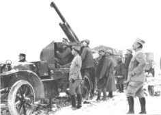 Franz�sische motorisierte Fliegerabwehrkanone bei Verdun. Sie beteiligte sich auch am Abschu� von LZ 77, 1916