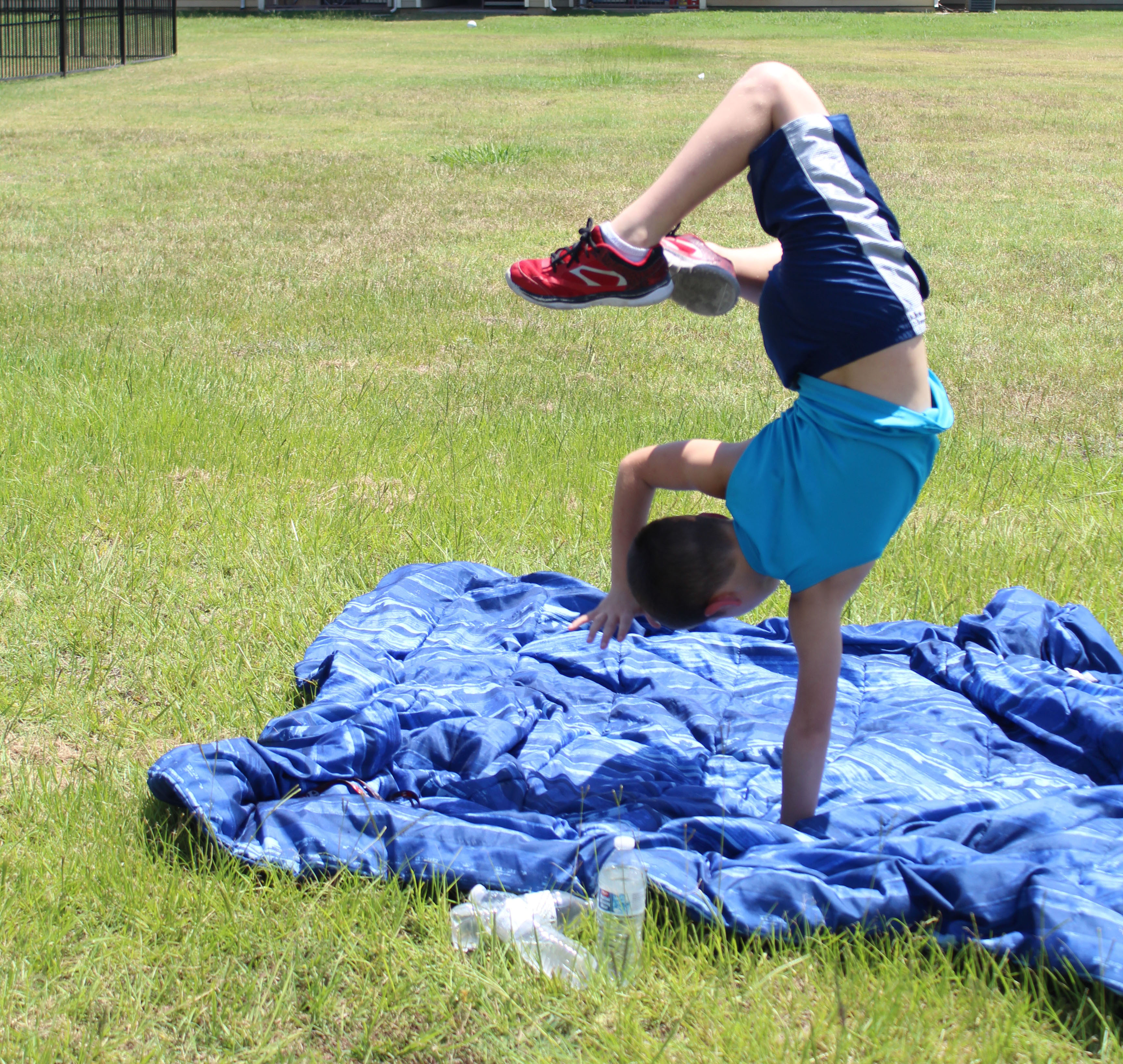 kylehandstand