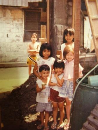 me my three sisters and my cousins (kasama ung sumingit sa likod hehe)