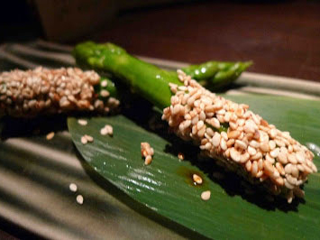 Green asparagus coated with white sesame