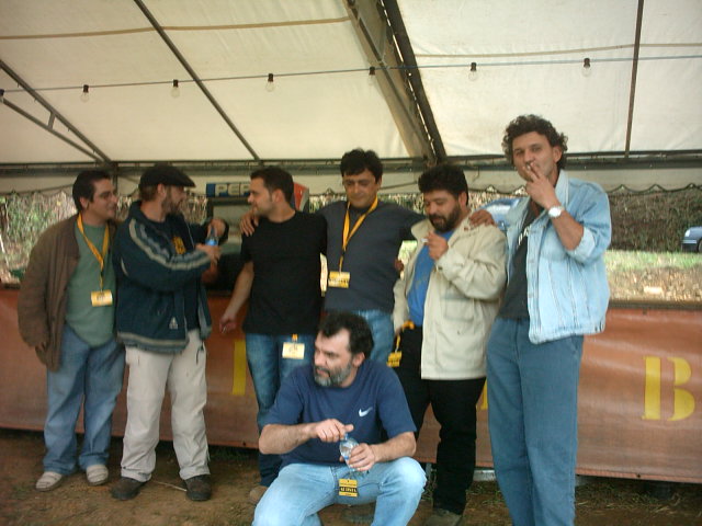 Desde la izq: Luis, Antonio, Sergio, Ram�n, Miguel y Ant�n. Agachado, Ricardo (porque no hab�a pa sentarse)