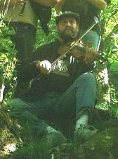 Desde Santiago, toca el viol�n y m�s cosas si quiere, un maestro..
