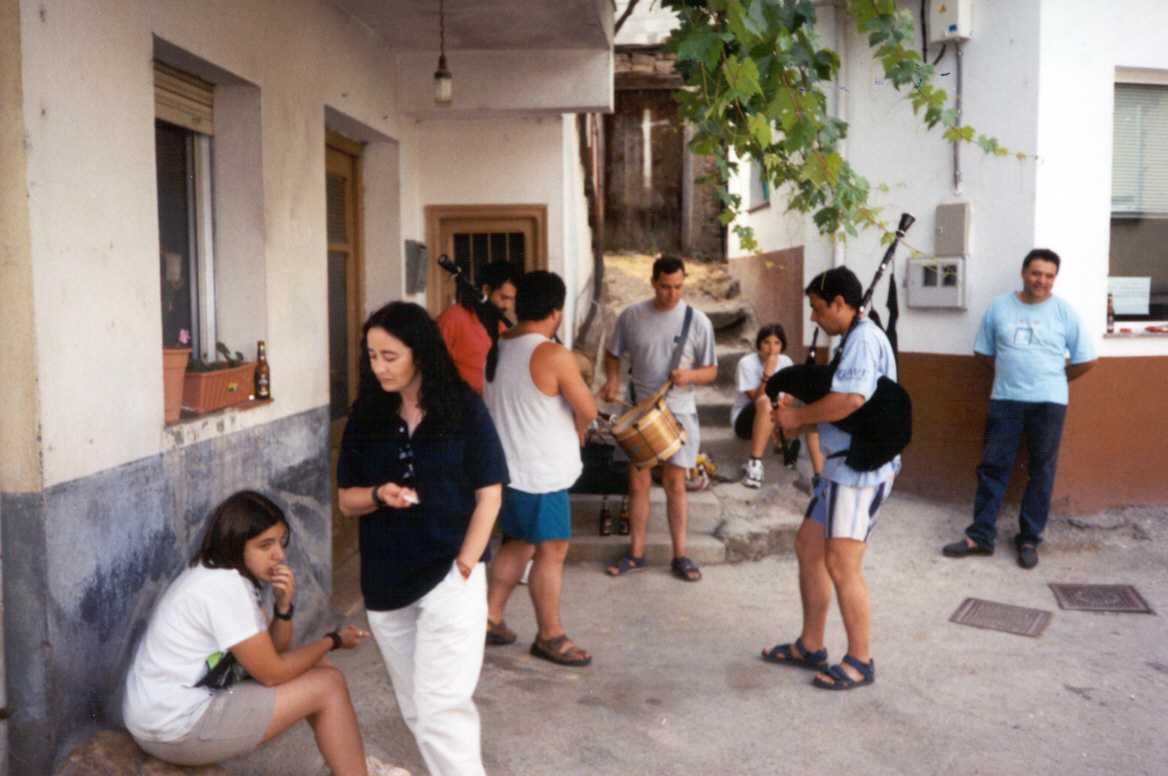 "Jam session" en traje tradicional de verano.
