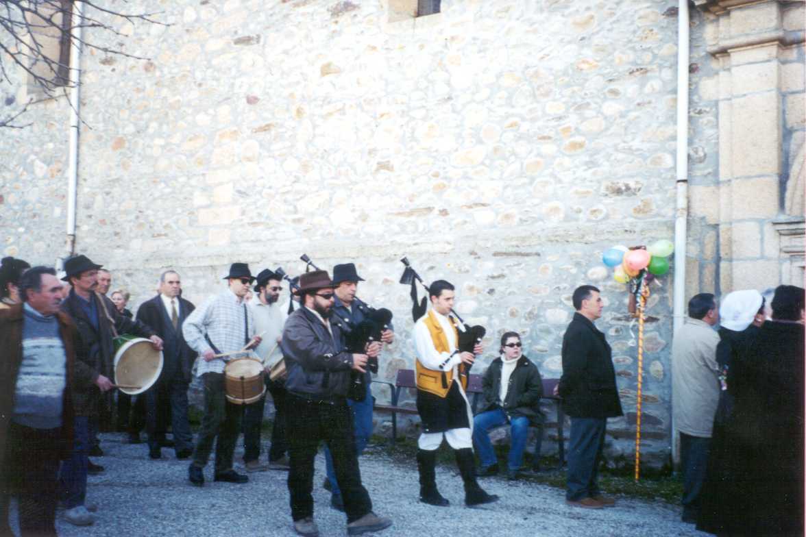 �Vaya Banda!, el que va de repoludo gaitero es Sergio, del grupo folk Antubel