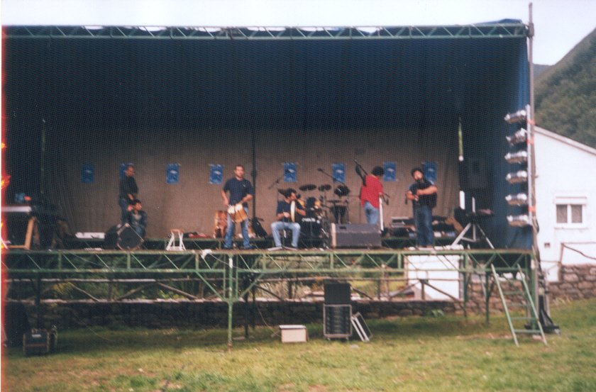 �pruebas de sonido?. Si, pa probar, tomar una birra all� arriba y mirar por donde se sube y se baja.