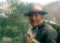 El abuelo MINOLTA 35mm. ISO/100  3.5dfg.  X  1/60 seg.