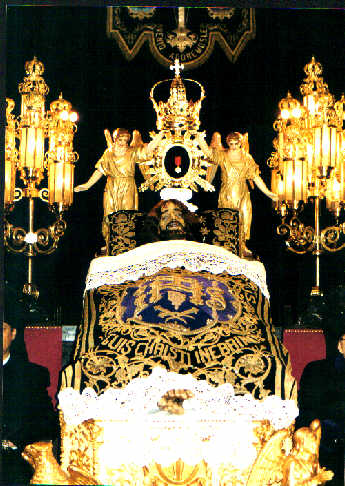 Imagen del Cristo de la Cama expuesto el Jueves Santo en la Iglesia de Santa Isabel.