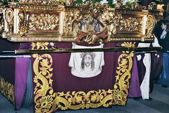 Detalle faldas del paso de la Caida del Se�or.