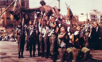 Cristo de la Buena Muerte portado por Caballeros Legionarios.