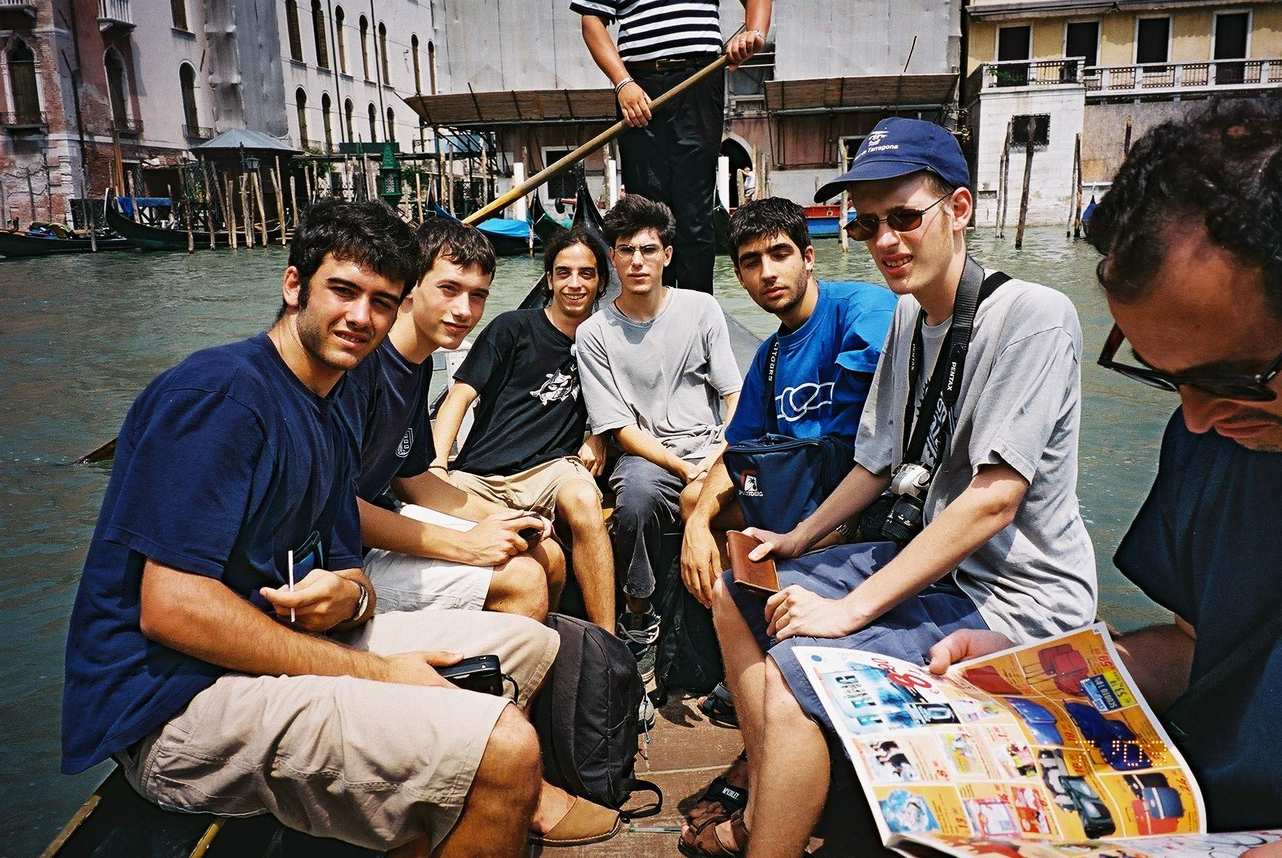 gondola.jpg (433386 bytes)