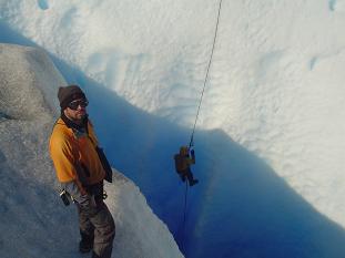 David jumareando el molino y yo posando para la posteridad. No pudimos escalarlo ya que el hielo era dur�simo y muy profundo por lo que quedamos agotados a medio camino