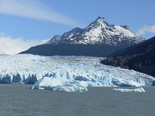 Lengua este del glaciar. Al fondo se ve el cerro Punz�n