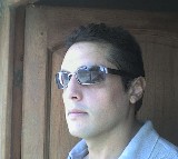 En la puerta de casa.