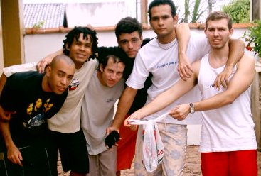 Mew, Roberto, V&eacute;io, Moiado, Diego e Toninho.
