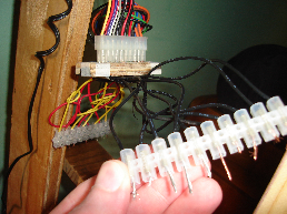 Barramento ligado aos cabinhos do conector macho