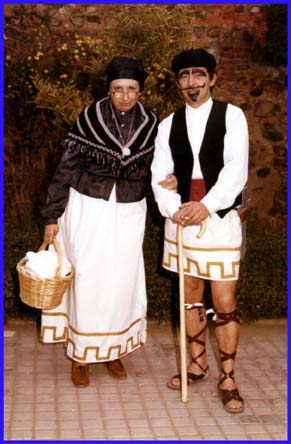 Dos componentes de la comparsa.