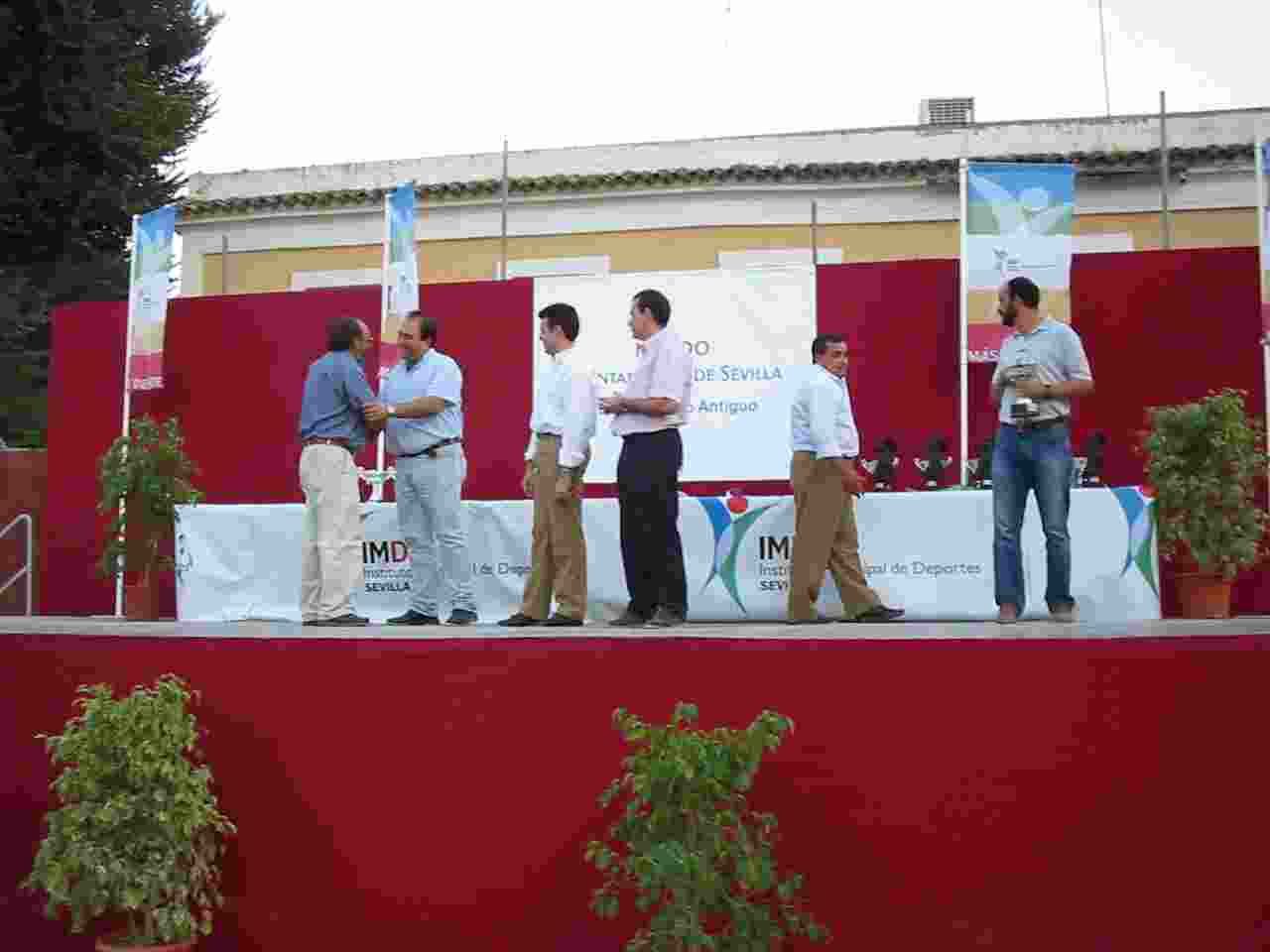 ENTREGA TROFEO ALEV&Iacute;N A