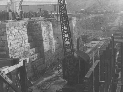 Steam Crane in No 1 Dock in 1937