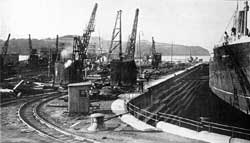 Steam cranes working between no3 dockand new dock