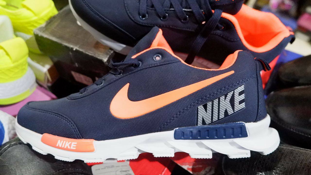 SHOE TOP