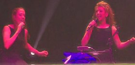 Élise and Julie sing during You Should Be Dancing (Céline was dancing)