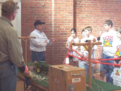 youth_day8.jpg (42927 bytes)