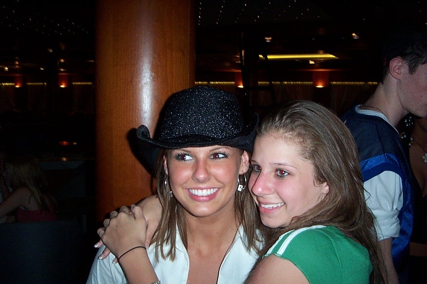 Katy and Taylor.. I'm liking the hat!