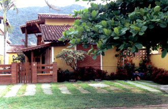 Vista frontal da pousada