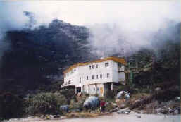 labanRataRestHouse.jpg (53221 bytes)