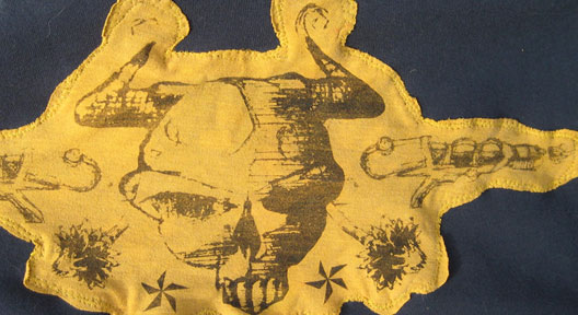 Skull & Waterguns patch on zip-up hoodie Detail