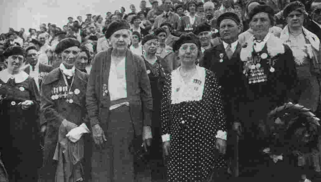 Bereaved mothers at Vimy