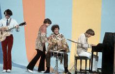 THE MONKEES SINGING ON THEIR TV SHOW-1968