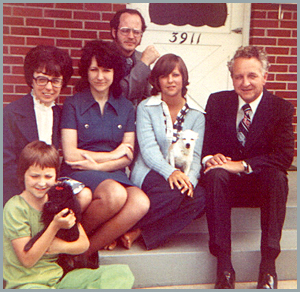 Last photograph taken of entire Ford Family, 1977