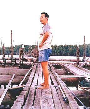 Photo Gallery 2 of Fishing Around Singapore Angler Hotspots - This kelong still consider not too bad with lot of bait fishes as bait. Just relax and enjoy myself while on this kelong.....