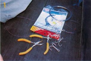 How to rig a tongkol rigs used around singapore angler hotspots - Local recipe for your Tongkol rig: 60-80lbs 49-strands wire leader, size 12/0 x3 treble hooks, pliers and cutter.