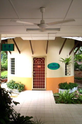 Pandangan luar muzium barangan antik