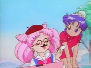 Momoko bends over and talks to Chibi Usa about her painting