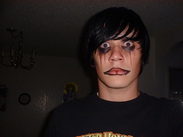 darrenscary2.jpg (107167 bytes)