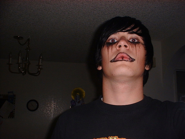 darrenscary3.JPG (118692 bytes)