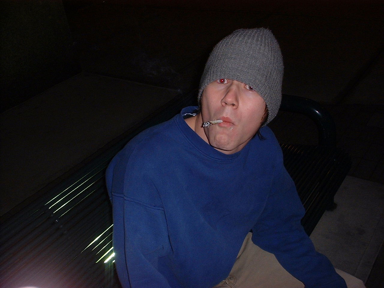 darrensmoking.JPG (138745 bytes)