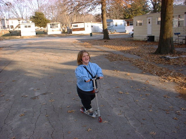 midgetscoot1.JPG (92366 bytes)