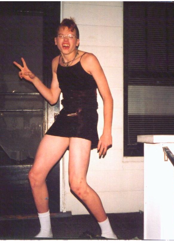 robbydrag.jpg (96081 bytes)