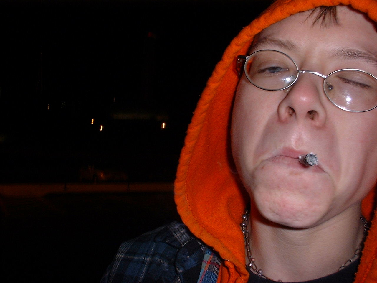 rubesmoking.JPG (120382 bytes)