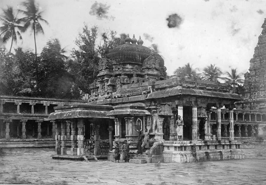 Mukkuruni Vinayaka Shrine; click to enter