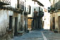 Pedrasa, pueblo medieval convertido en un paseo peatonal por sus estrechas callecitas de piedra